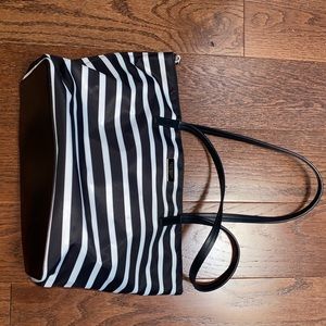 Kate Spade tote black and white zipper close